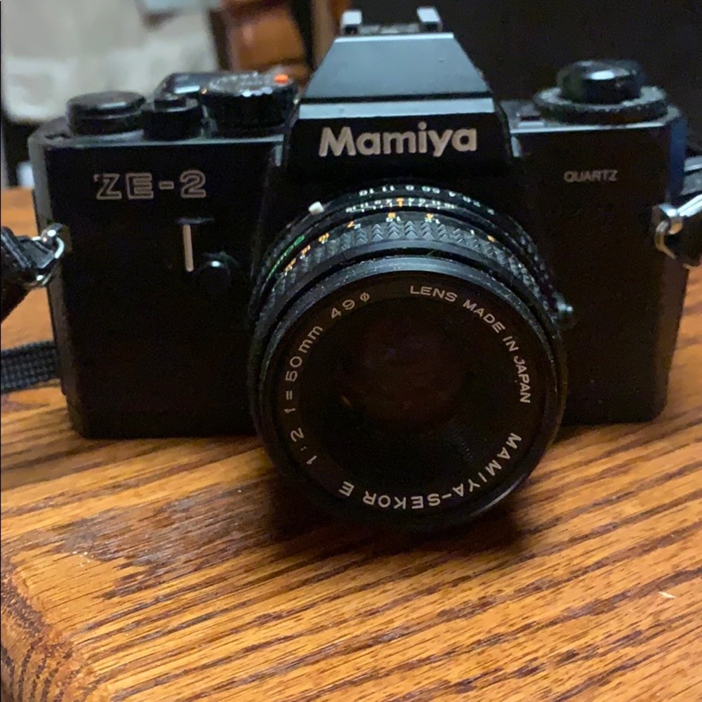 Mamiya ZE-2 camera